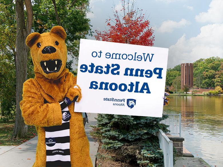 The Nittany Lion mascot holding up a sign reading Welcome to <a href='http://e8.y2229.com'>十大网投平台信誉排行榜</a>阿尔图纳分校